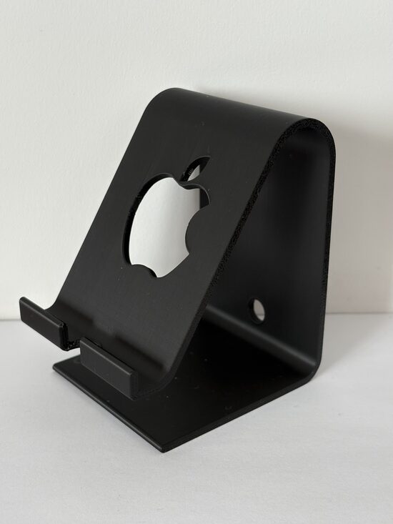 “3D printēts telefona turētājs – moderns galda statīvs”